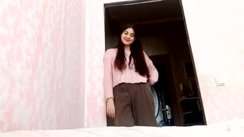 Snapshot of zeniabrossoit chatting on March 1, 5:09 am zeniabrossoit online show from March 1, 5:09 am