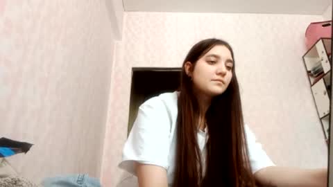 Snapshot of zeniabrossoit chatting on March 2, 7:15 am zeniabrossoit online show from March 2, 7:15 am