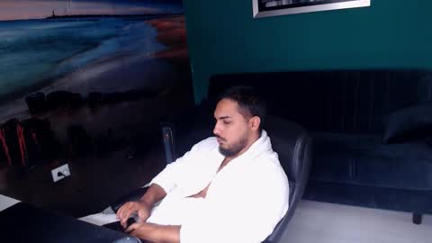 Snapshot of zenobaro chatting on October 18, 7:09 am zenobaro online show from October 18, 7:09 am