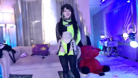    online show from March 5, 4:03 pm