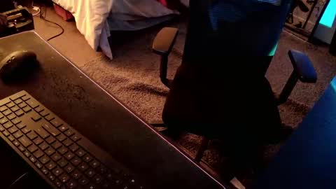 Snapshot of zerces111 chatting on December 9, 12:45 am Zerces online show from December 9, 12:45 am