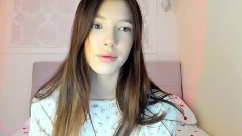 Snapshot of zerelle chatting on February 2, 9:52 am Ivy online show from February 2, 9:52 am