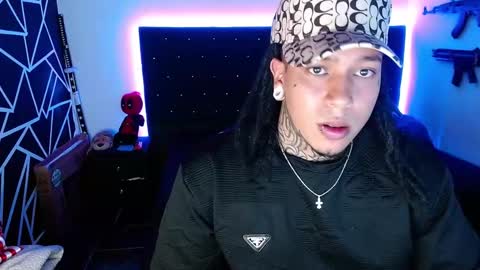 Snapshot of zero_x9 chatting on February 17, 9:10 pm zero_x9 online show from February 17, 9:10 pm