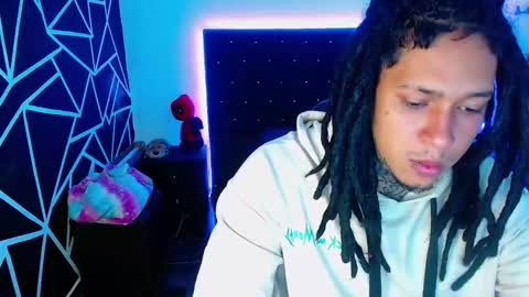 Snapshot of zero_x9 chatting on February 24, 9:35 pm zero_x9 online show from February 24, 9:35 pm