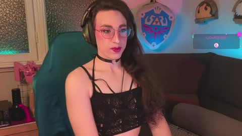 Snapshot of zesty_peach chatting on May 22, 10:04 pm zesty_peach online show from May 22, 10:04 pm