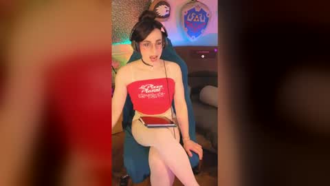 Snapshot of zesty_peach chatting on May 23, 6:34 pm zesty_peach online show from May 23, 6:34 pm