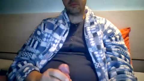 Snapshot of zeus00811 chatting on December 5, 6:43 am zeus online show from December 5, 6:43 am