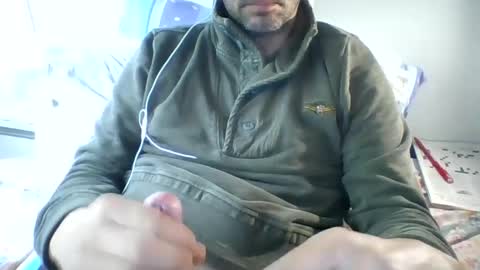 Snapshot of zeus00811 chatting on March 8, 10:54 am zeus online show from March 8, 10:54 am