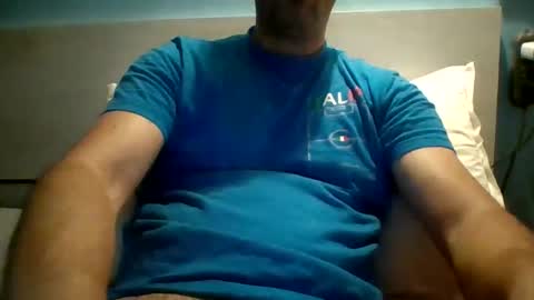 Snapshot of zeus00811 chatting on October 14, 4:35 am zeus online show from October 14, 4:35 am