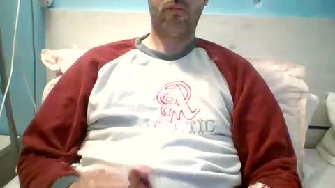 Snapshot of zeus00811 chatting on November 19, 6:24 am zeus online show from November 19, 6:24 am