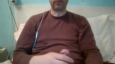 Snapshot of zeus00811 chatting on April 1, 6:03 am zeus online show from April 1, 6:03 am