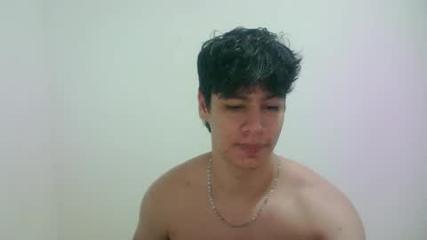 zeus_183 online show from March 24, 5:23 am