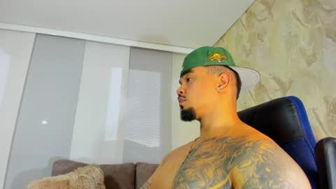 Snapshot of zeus_strong93 chatting on July 1, 10:53 pm zeus strong online show from July 1, 10:53 pm