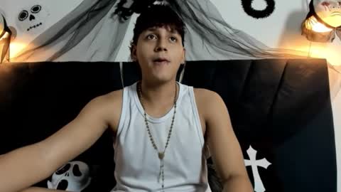 Snapshot of zeusapollofuck chatting on October 15, 1:06 am zeusapollofuck online show from October 15, 1:06 am