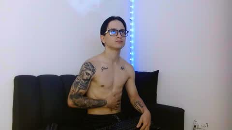 Snapshot of zeusdark19 chatting on April 25, 11:24 am zeus online show from April 25, 11:24 am