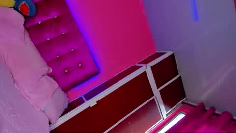 Snapshot of zeuss_x chatting on March 9, 10:25 pm Aisha Alejandra Rosse Deus online show from March 9, 10:25 pm