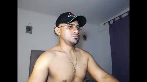 zeussexyhot online show from May 19, 5:03 am