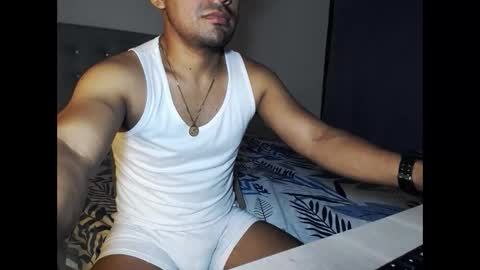 zeussexyhot online show from May 26, 5:03 am