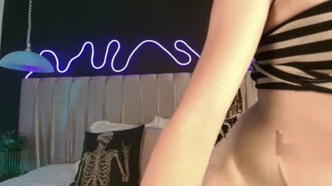 zhally_dee online show from April 10, 8:02 pm