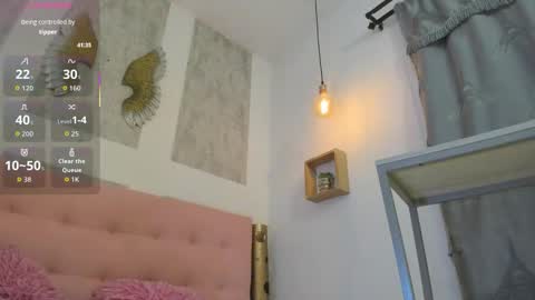 ZHAMIRA  ANDRES online show from September 28, 9:31 pm