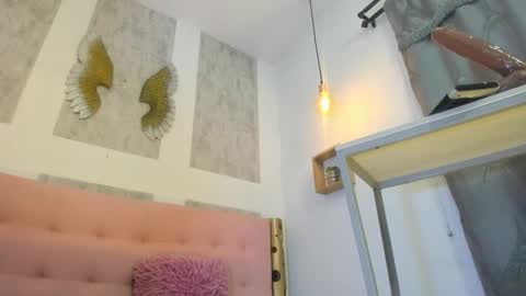 ZHAMIRA  ANDRES online show from November 25, 11:49 pm