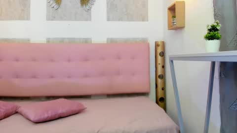 ZHAMIRA  ANDRES online show from January 10, 8:54 pm