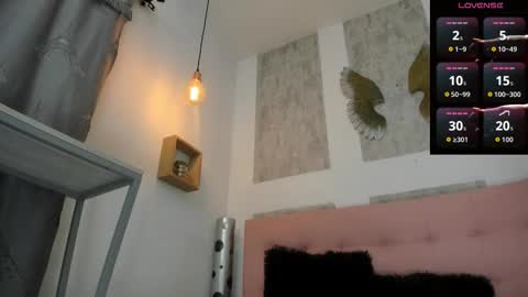 ZHAMIRA  ANDRES online show from March 20, 8:35 pm