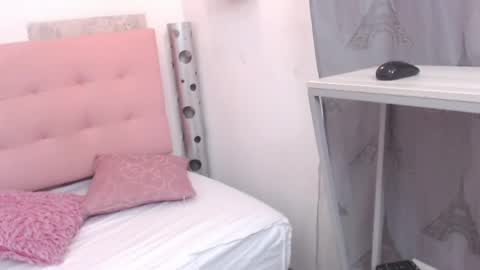 Snapshot of zhamira_21 chatting on May 27, 2:08 am ZHAMIRA ANDRES online show from May 27, 2:08 am