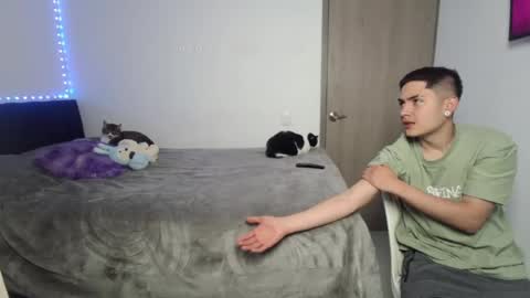Snapshot of zhara_and_logan chatting on July 2, 12:11 pm Zhara and logan online show from July 2, 12:11 pm