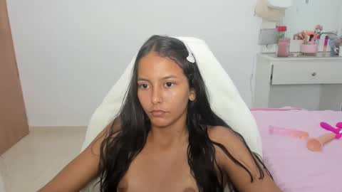 Snapshot of zharahot_69 chatting on April 2, 1:47 am zharahot_69 online show from April 2, 1:47 am