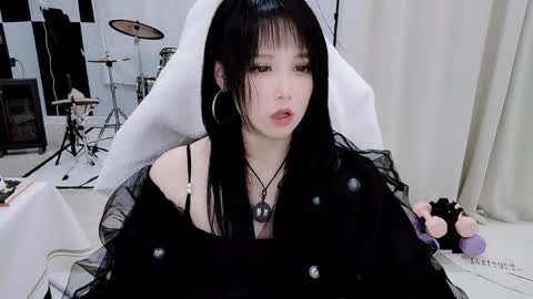 zhen online show from April 3, 6:28 pm