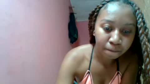 Snapshot of zinaely39 chatting on August 8, 9:11 am zinaely39 online show from August 8, 9:11 am