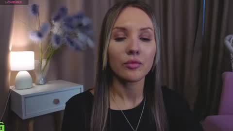 Snapshot of zlata__fox chatting on July 4, 9:59 am Zlata Mon Tue Thu Fri Sun Sa GMT 3 0000pm - 0600pm online show from July 4, 9:59 am