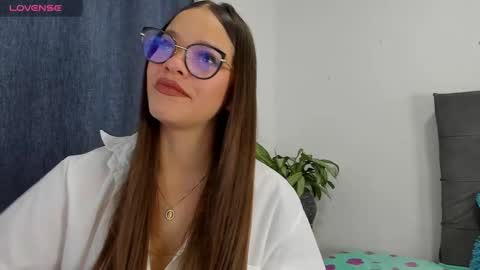 Snapshot of zoe69__ chatting on January 13, 4:07 am ZOE online show from January 13, 4:07 am