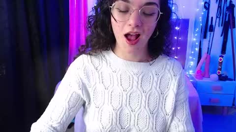 Snapshot of zoe_0111 chatting on December 21, 4:36 pm zoe_0111 online show from December 21, 4:36 pm