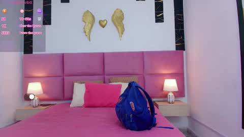 zoe_aitanaa online show from February 24, 11:30 am