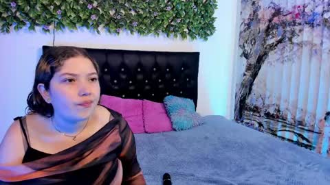 Snapshot of zoe_and_valeria chatting on May 8, 2:22 pm Zoe And Valeria online show from May 8, 2:22 pm
