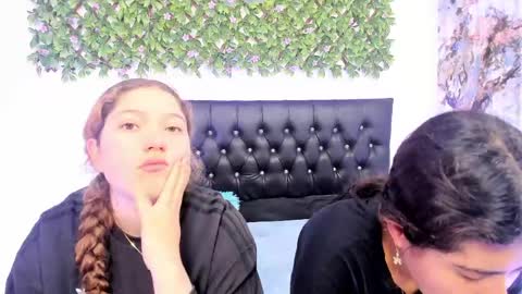 Snapshot of zoe_and_valeria chatting on May 26, 2:24 pm Zoe And Valeria online show from May 26, 2:24 pm