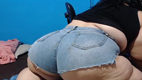 Snapshot of zoe_bbw chatting on March 29, 7:03 pm Zoe online show from March 29, 7:03 pm