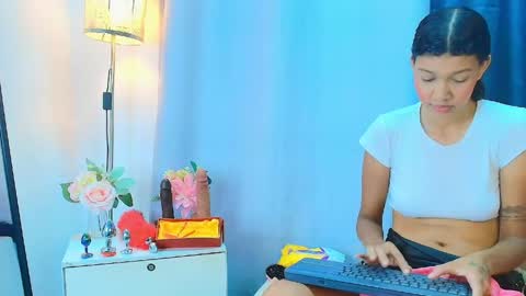 Snapshot of zoe_blake1 chatting on May 7, 4:29 am Zoe Blake online show from May 7, 4:29 am