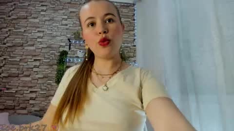 Snapshot of zoe_brk chatting on May 25, 8:20 am zoe brk online show from May 25, 8:20 am