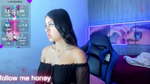 Z O E online show from February 3, 8:36 pm