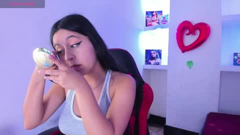 Z O E online show from April 18, 8:31 pm