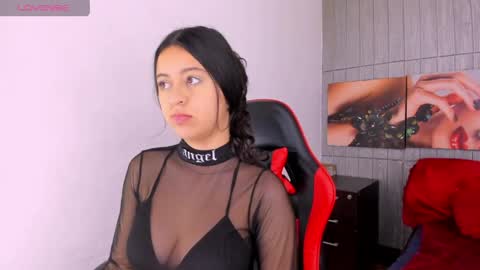 Snapshot of zoe_connor19 chatting on May 17, 2:02 pm Z O E online show from May 17, 2:02 pm