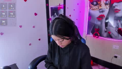 Snapshot of zoe_connor19 chatting on May 20, 9:43 pm Z O E online show from May 20, 9:43 pm