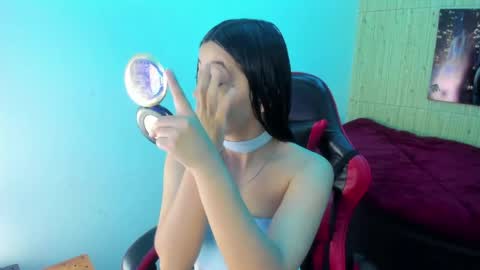 Snapshot of zoe_connor19 chatting on May 24, 12:32 pm Z O E online show from May 24, 12:32 pm