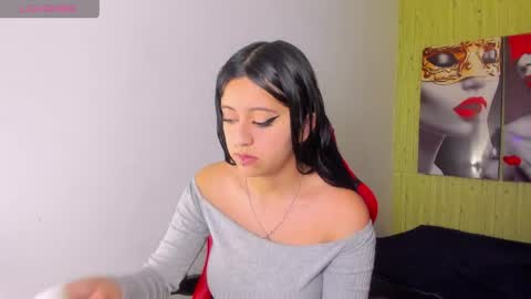 Snapshot of zoe_connor19 chatting on May 29, 9:46 pm Z O E online show from May 29, 9:46 pm