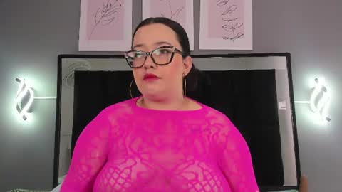 Snapshot of zoe_curvyy chatting on July 16, 12:00 pm zoe_curvyy online show from July 16, 12:00 pm