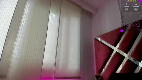 Snapshot of zoe_evaanss_ chatting on April 2, 7:33 pm zoe_evaanss_ online show from April 2, 7:33 pm