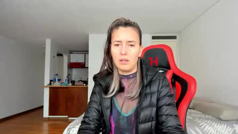 ZOE online show from February 19, 8:27 pm